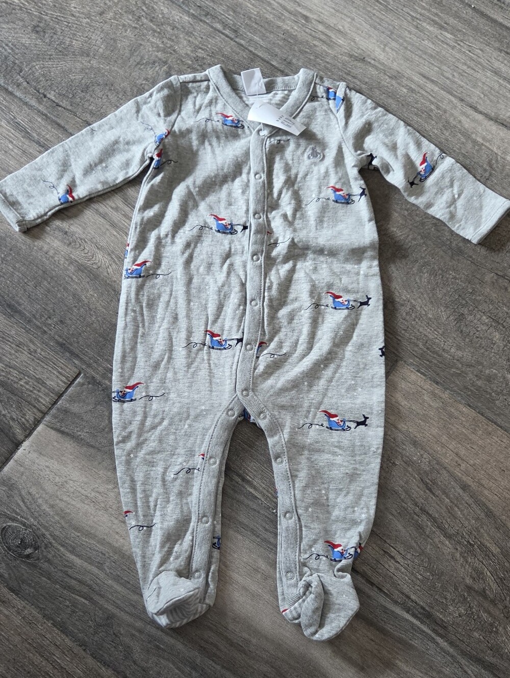 GAP Baby NWT 6-9 Months Gray Santa Print Footie Romper